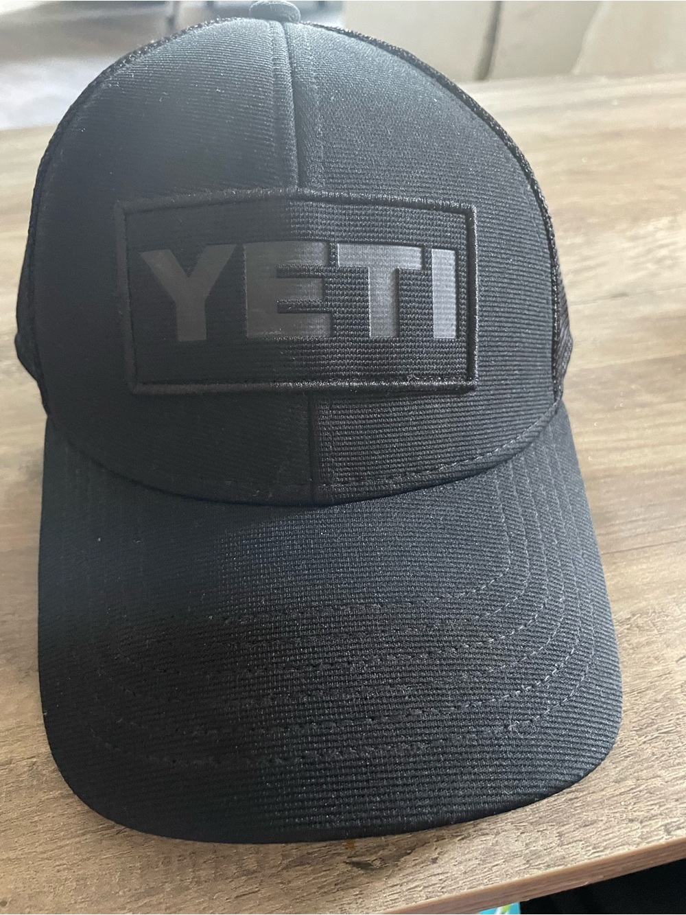 Yeti black on black canvas mesh snapback logo trucker hat cap 100% polyester